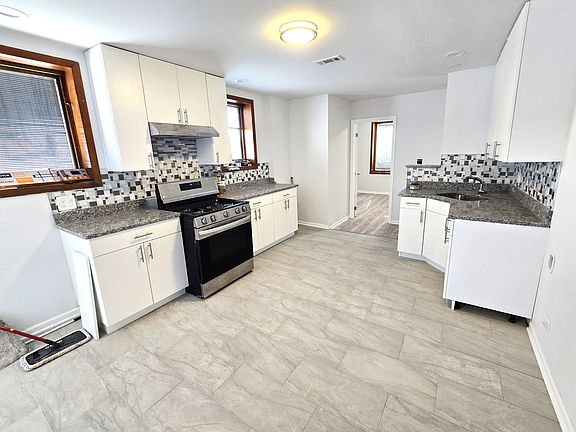 3rd image of 2914 S Wallace St #2