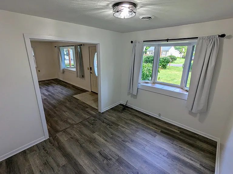 35 Hazelwood Ave — Photo 7