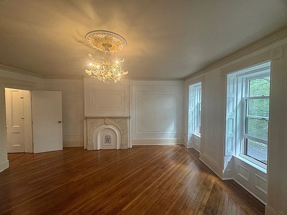 2nd image of 237A Decatur St #2