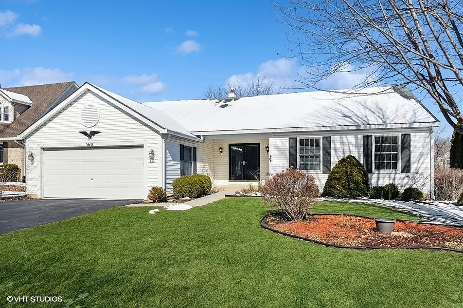 560 Majestic Dr photo 1