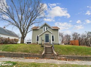 806 12th St, Eldora, IA 50627