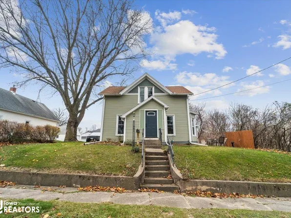 806 12th St, Eldora, IA 50627
