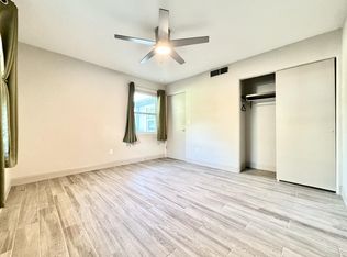 32651 Lakeshore Dr, Tavares, FL 32778