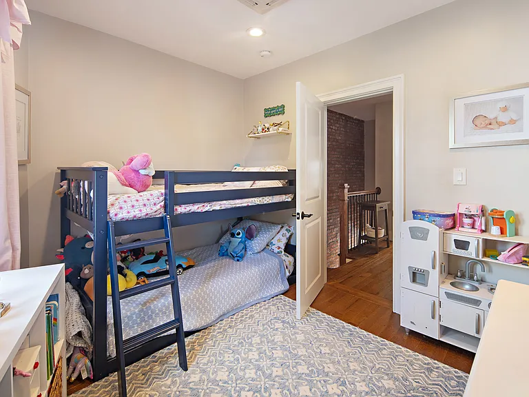 28 Emerson St — Photo 18
