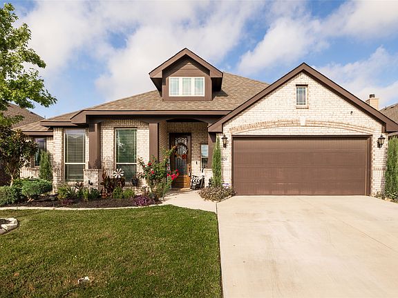3rd image of 1020 Longbow Dr