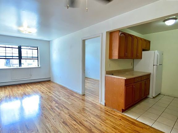 2nd image of 109A Hart St #1100