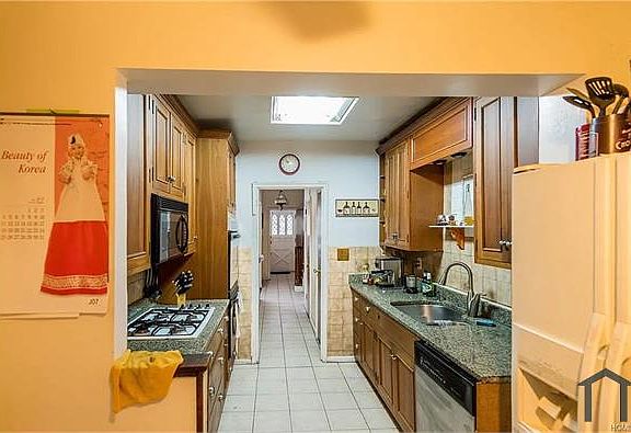2nd image of 2400 Bronx Park E #1B