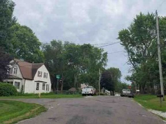 Exterior Neighborhood (street photo)