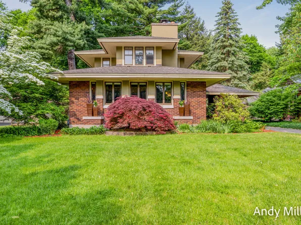 2235 Jefferson Dr SE, Grand Rapids, MI 49507