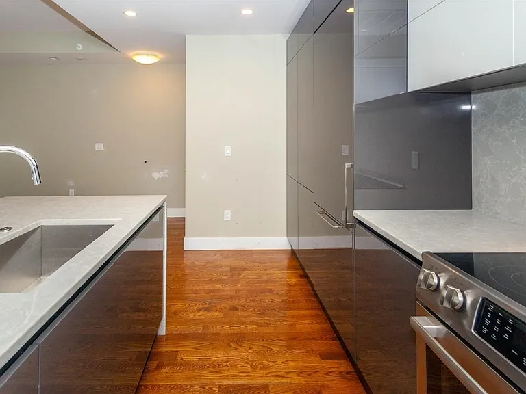 906 E 2nd St #210 — Photo 3