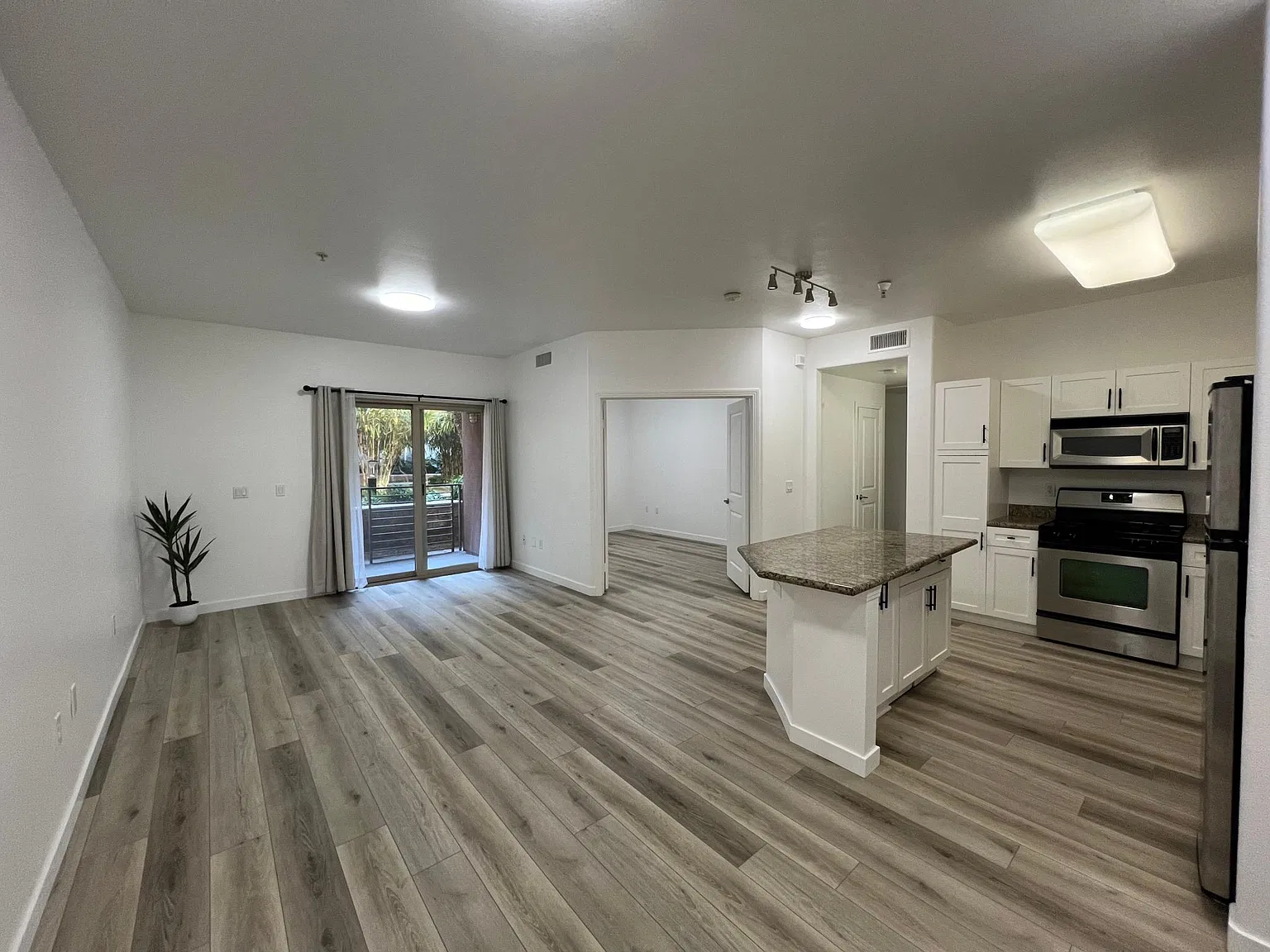 100 S Alameda St — Photo 4