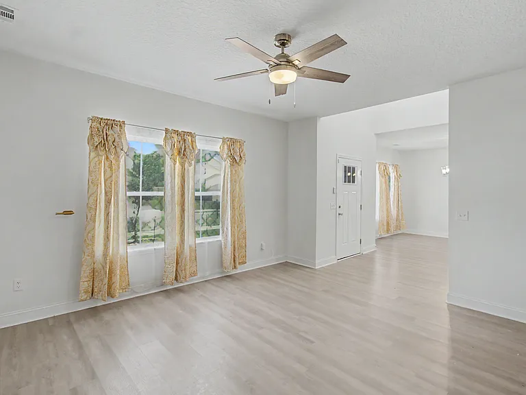965 Meloney Dr — Photo 4