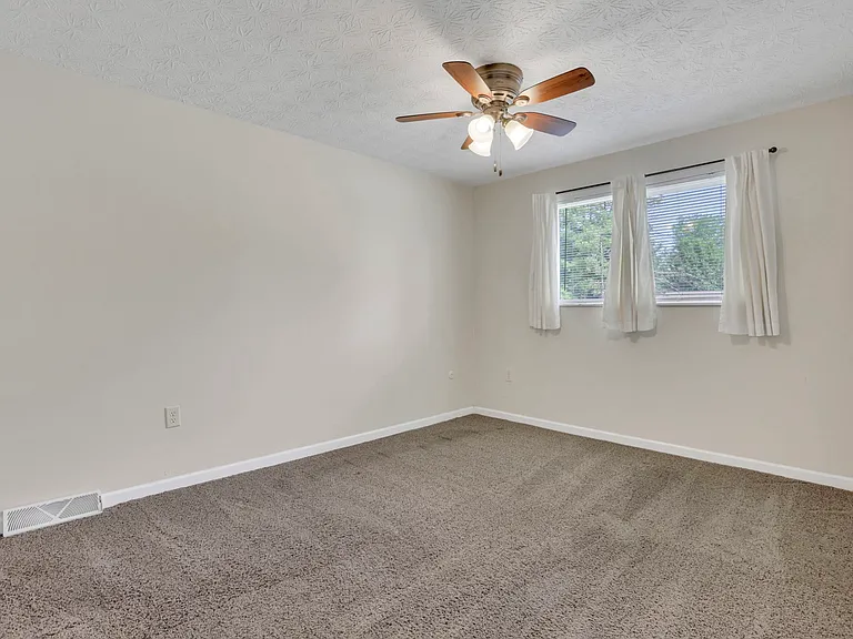 6399 Silverleaf Ave — Photo 12
