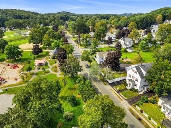 129 Friend St, Amesbury, MA 01913