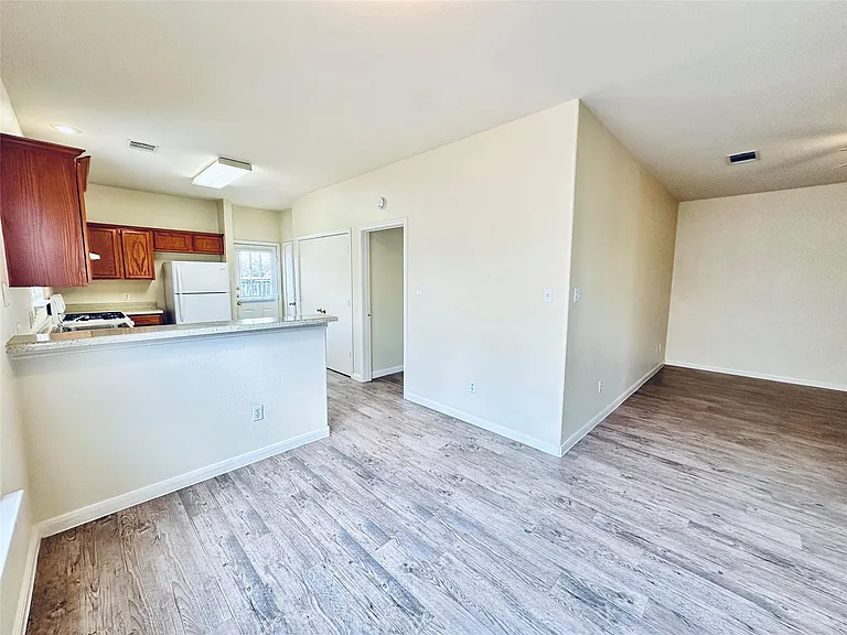 2873 Southampton Way #B — Photo 17