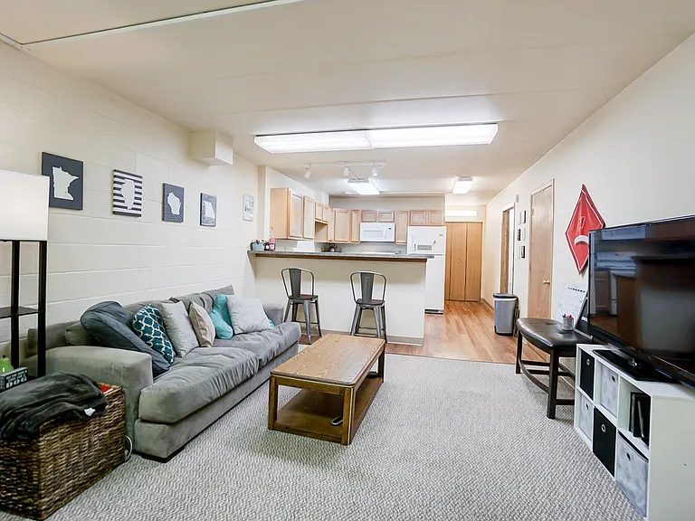 Inez Apartments — Photo 27