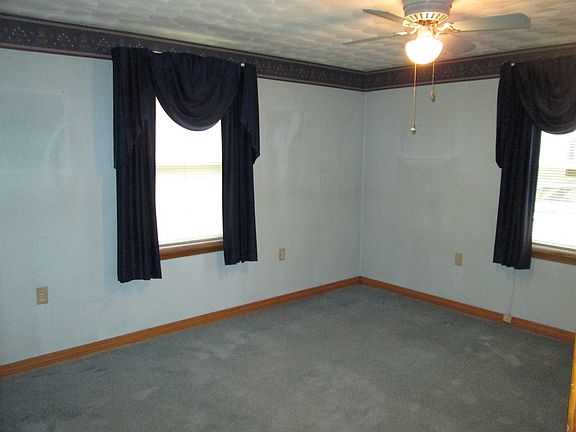3rd image of 2435 Bell St