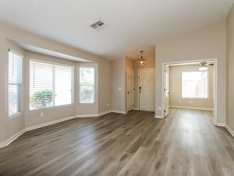 1652 N Serina — Photo 4