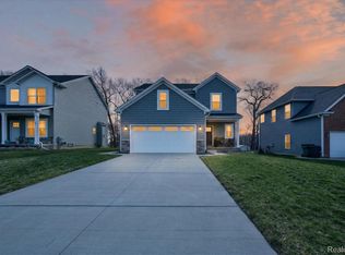 2136 Rolling Hills Dr, Holly, MI 48442