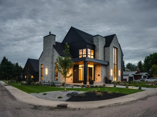 9135 141st St NW, Edmonton, AB T5R 0L5