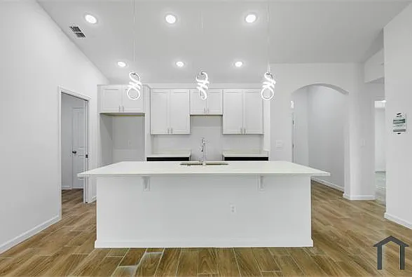 4 bed, 1747 sqft, $2,450 — Photo 3