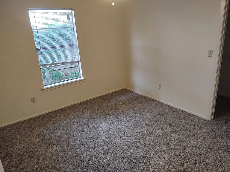 624 Mill St — Photo 4