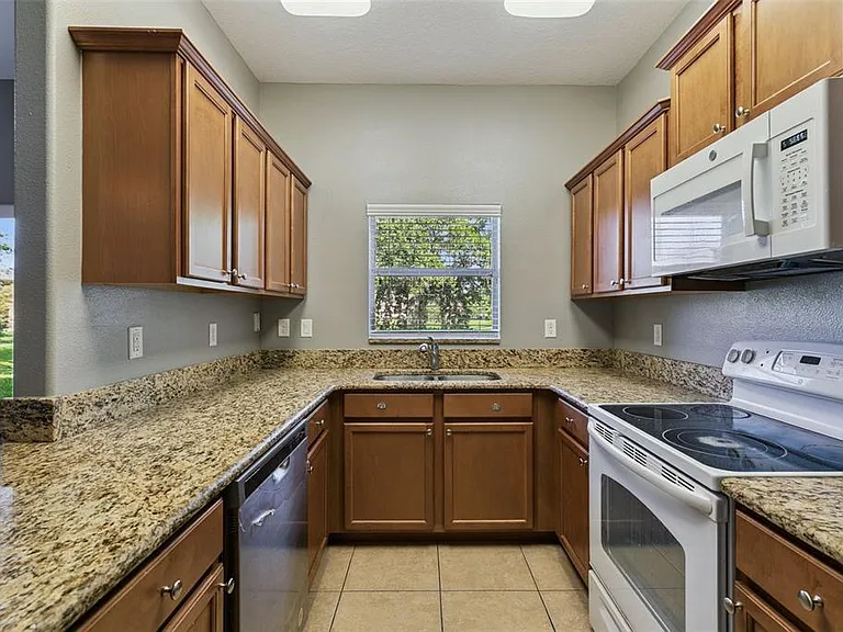 1250 Twin Trees Ln — Photo 10