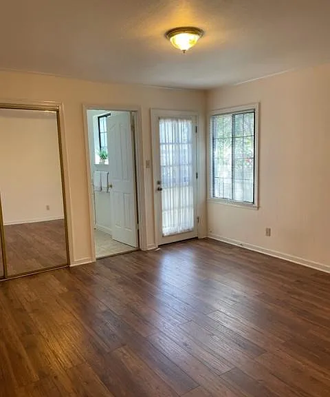 1409 S Claremont St — Photo 5