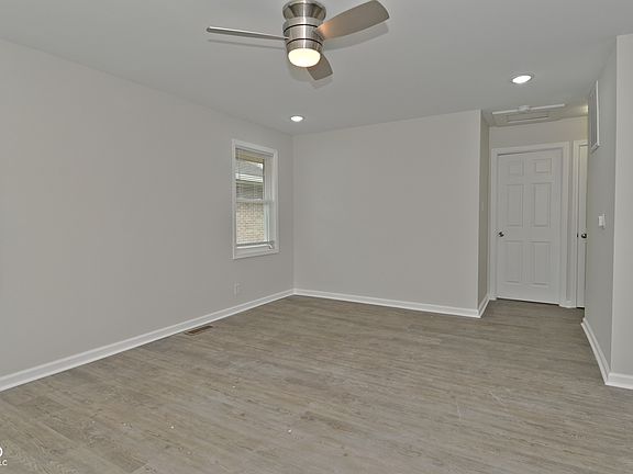 5th image of 2749 Station St