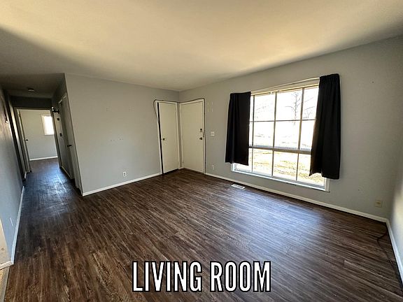 3rd image of 801 Knollcrest Dr