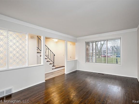 3rd image of 20613 Williamsburg Ct
