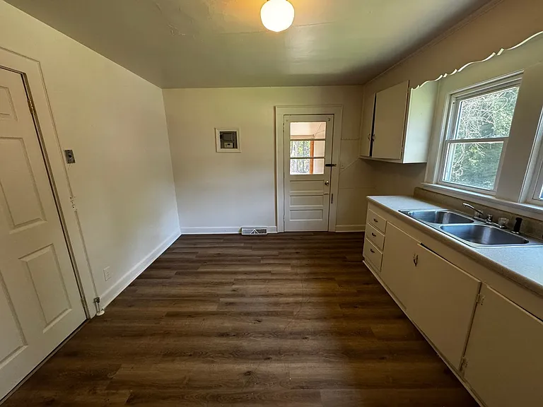 816 Churchill Dr — Photo 16