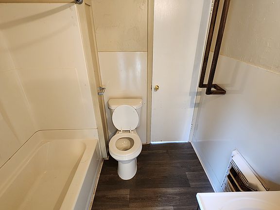 5th image of 509 N Division St