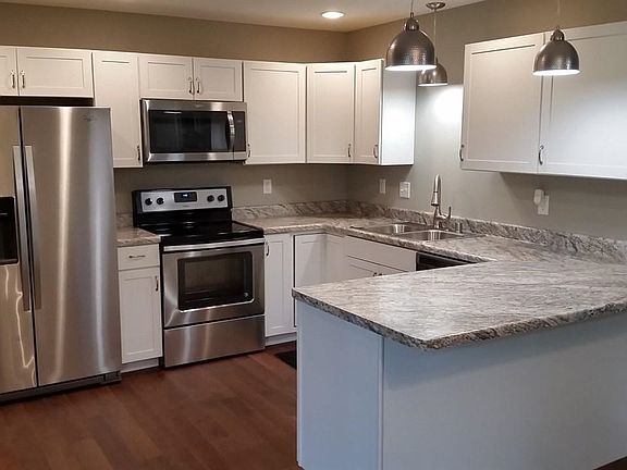 4th image of 404 Crocker St