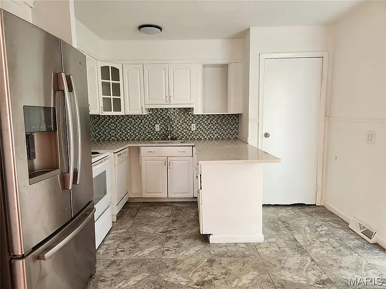 702 Vendome Ln — Photo 7