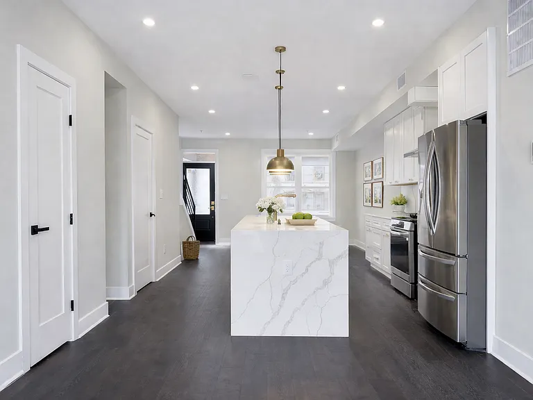 617 Longfellow St NW — Photo 8