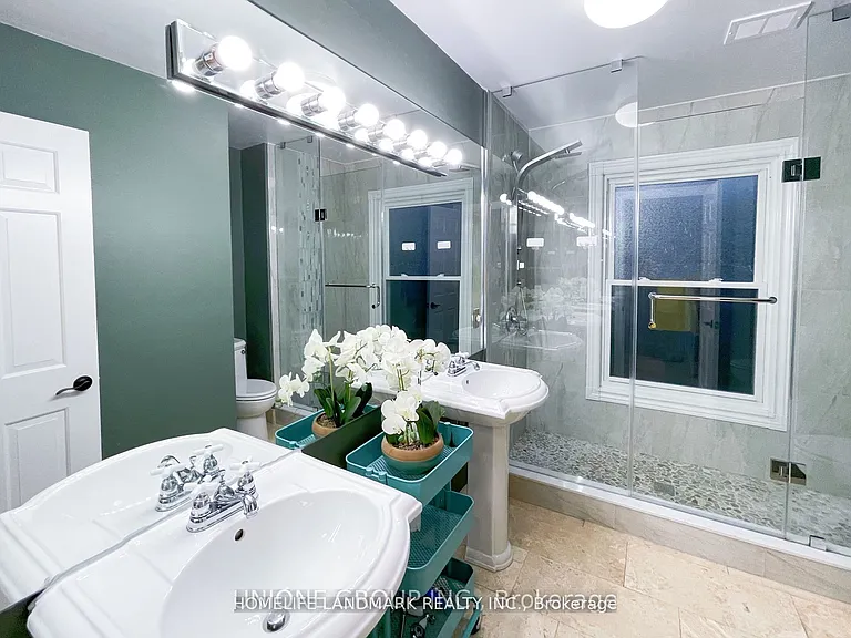 2415 Jarvis St #B5 — Photo 3