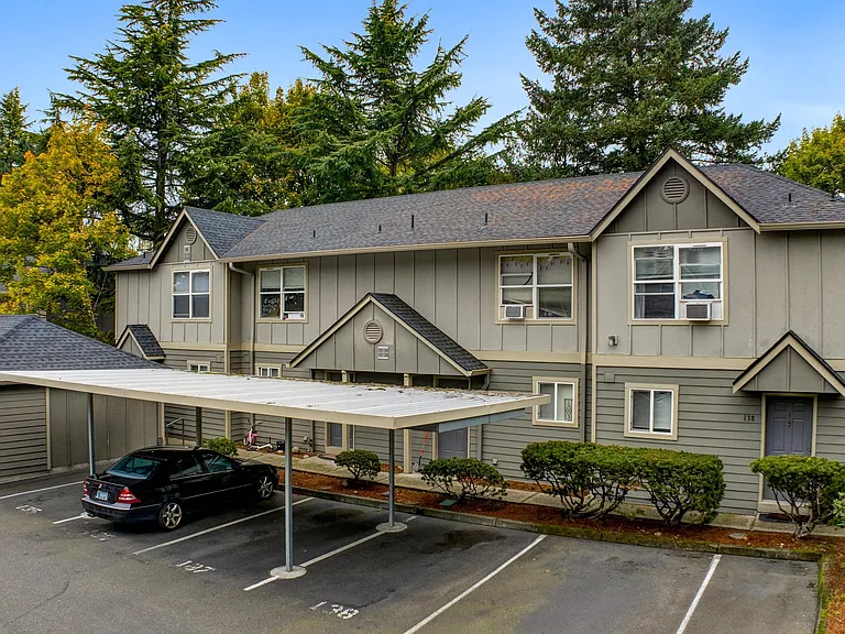 Tuxedo Park Apartments — Photo 49