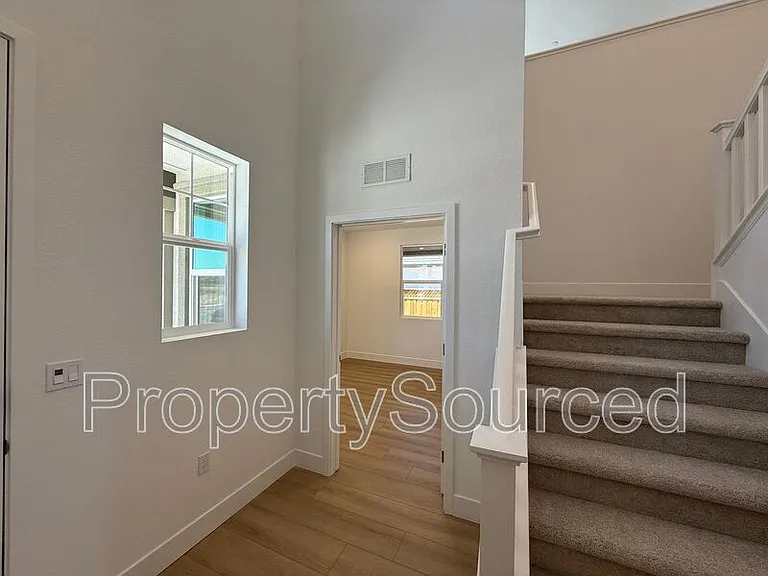 1336 N Martorella Ave — Photo 20
