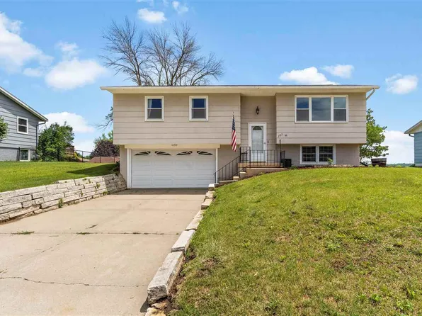 107 Circle Dr, Williamsburg, IA 52361