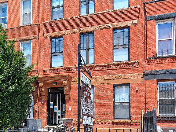 2nd image of 713 Lexington Ave #1