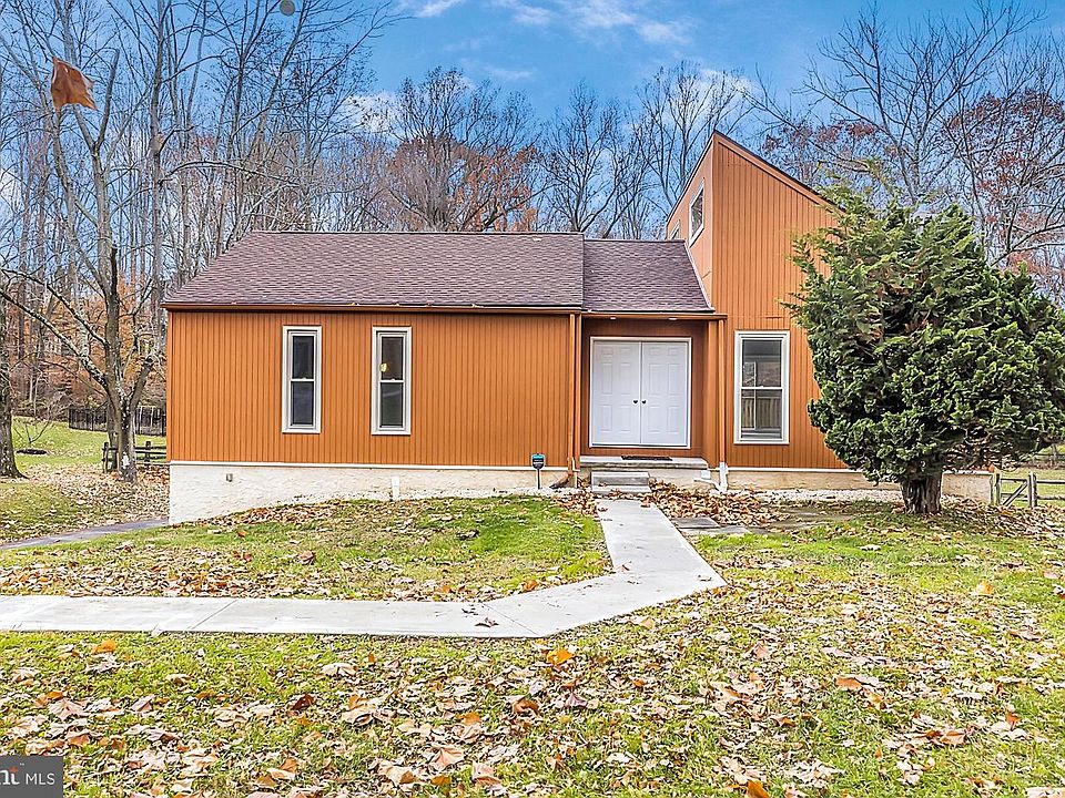 1st image of 125 Governors Cir