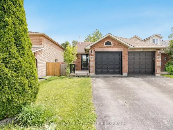 19 Seymour Cres, Barrie, ON L4N 8N4