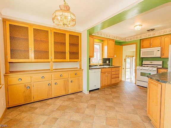 4th image of 30601 Ronald Dr