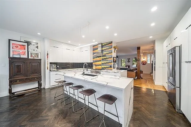 105 Fairview Ave — Photo 2