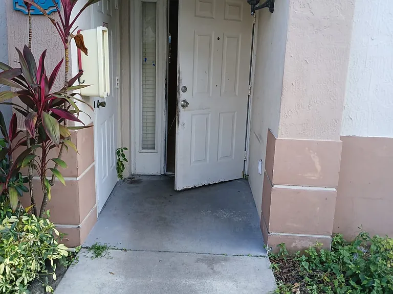 2931 SE 12th Rd #103 — Photo 3