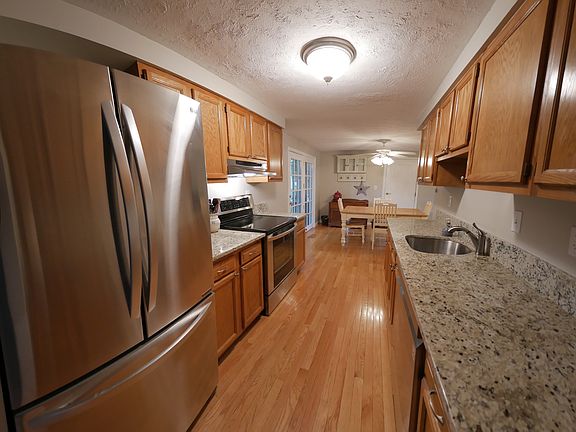 eat in kitchen 