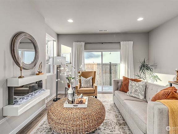 Picture of Model. Specs can be different.>