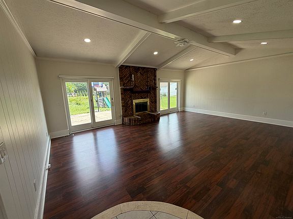 3rd image of 47066 Sanborn Dr