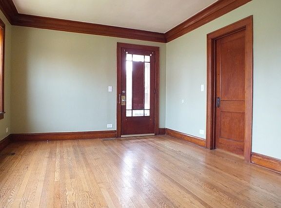 3rd image of 1007 8th St APT 1R
